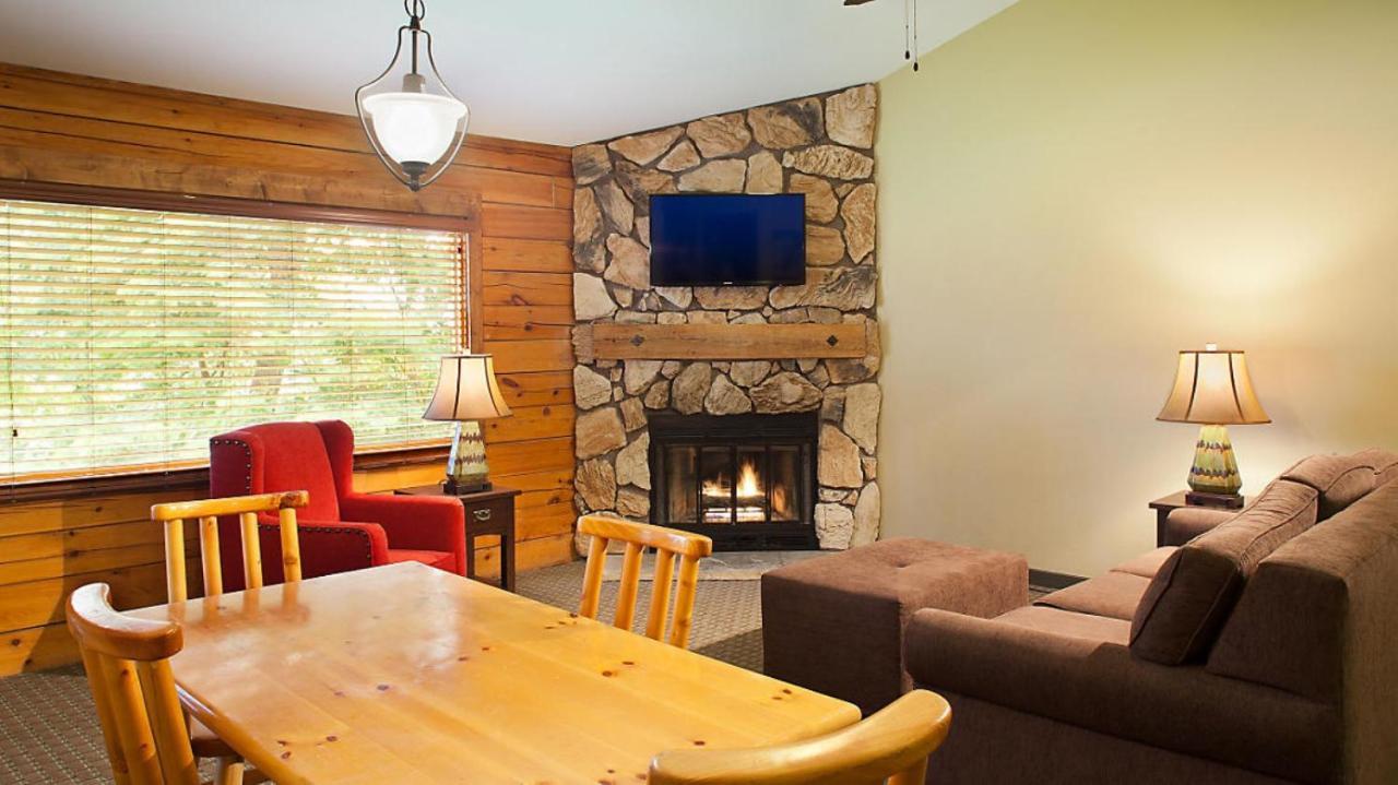 Bluegreen Vacations Christmas Mountain Village, An Ascend Resort Wisconsin Dells Exterior photo