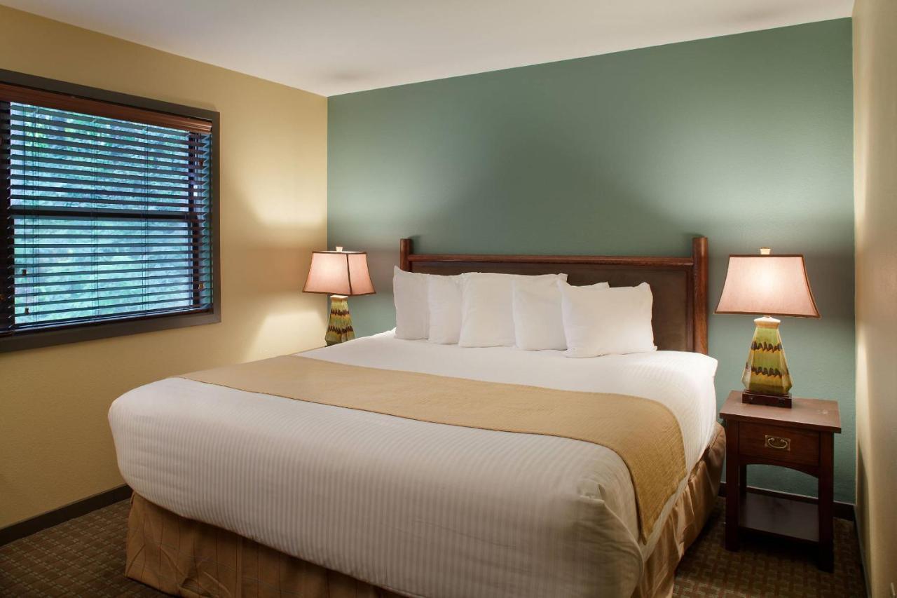 Bluegreen Vacations Christmas Mountain Village, An Ascend Resort Wisconsin Dells Exterior photo