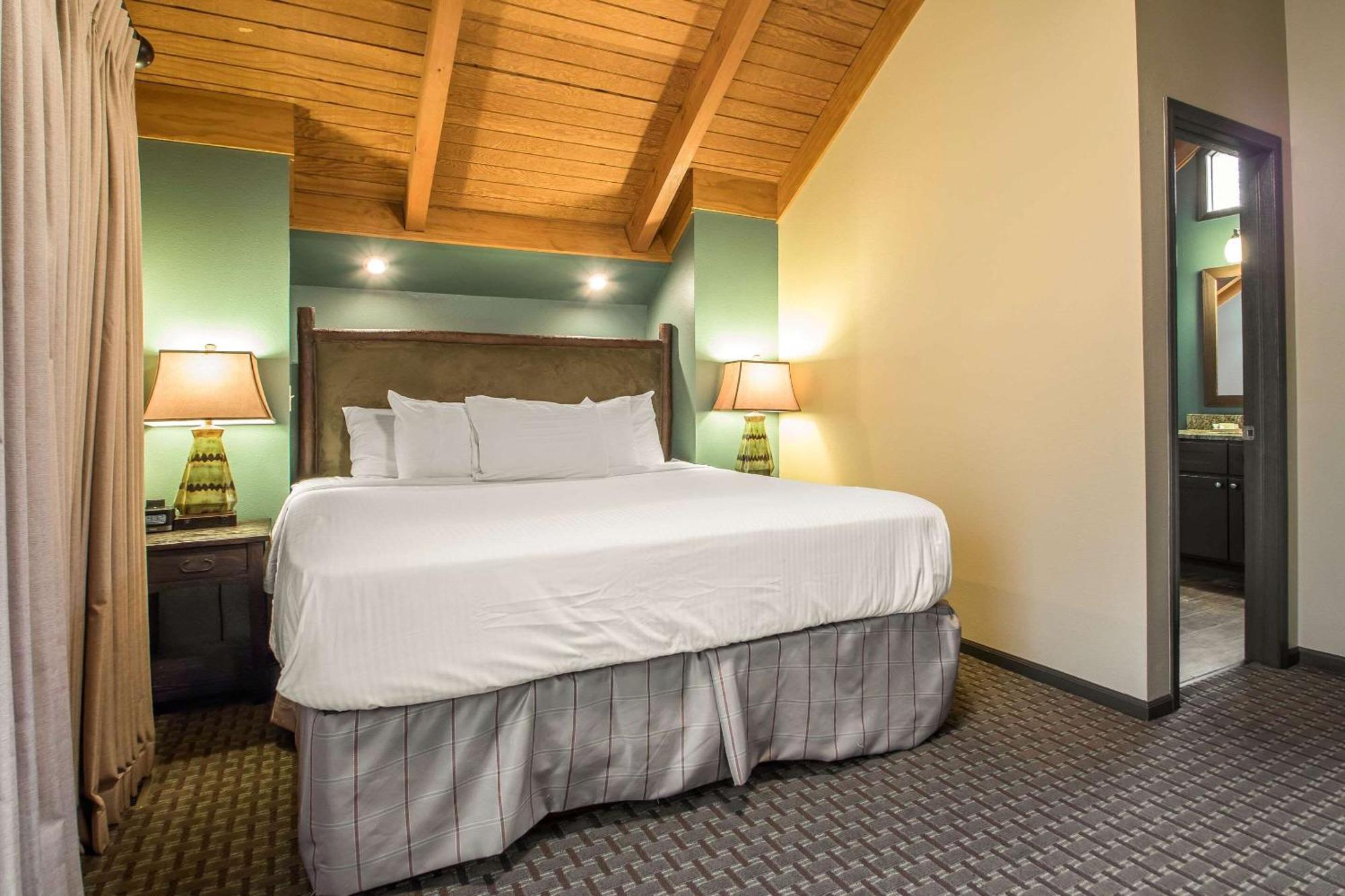 Bluegreen Vacations Christmas Mountain Village, An Ascend Resort Wisconsin Dells Exterior photo