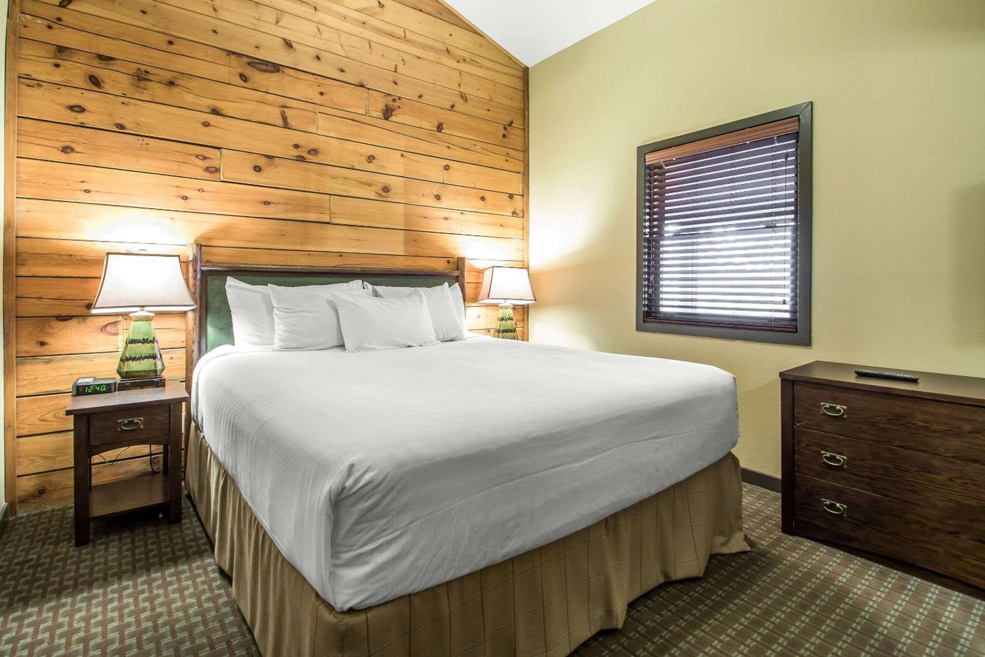 Bluegreen Vacations Christmas Mountain Village, An Ascend Resort Wisconsin Dells Exterior photo