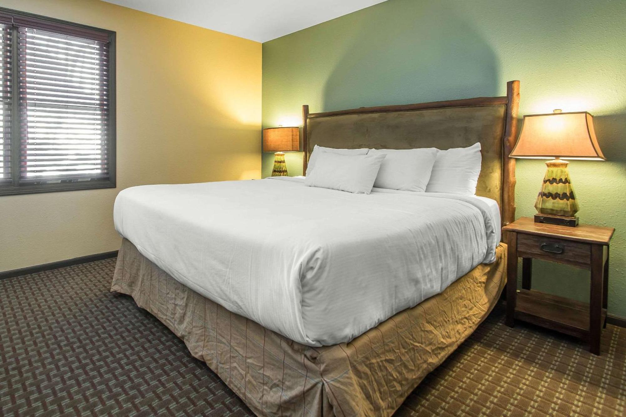 Bluegreen Vacations Christmas Mountain Village, An Ascend Resort Wisconsin Dells Exterior photo