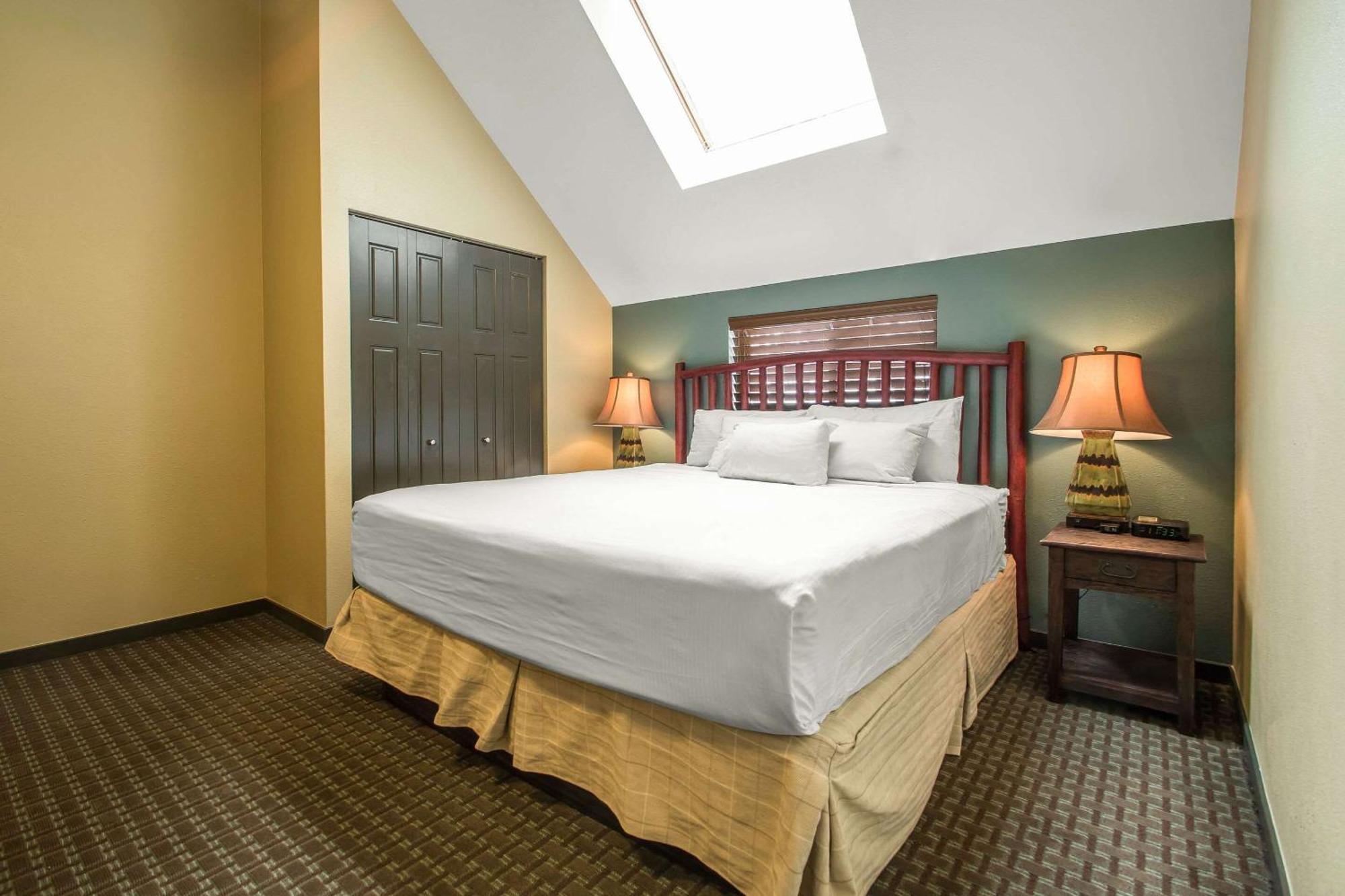 Bluegreen Vacations Christmas Mountain Village, An Ascend Resort Wisconsin Dells Exterior photo
