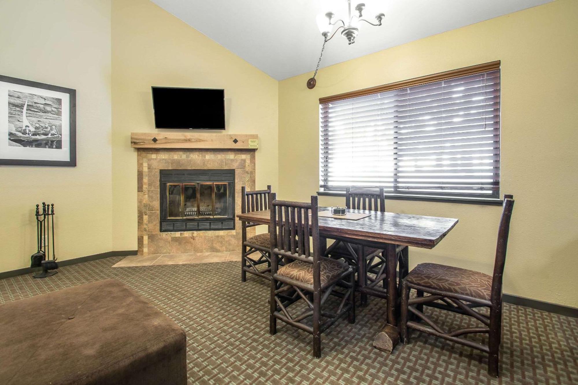 Bluegreen Vacations Christmas Mountain Village, An Ascend Resort Wisconsin Dells Exterior photo