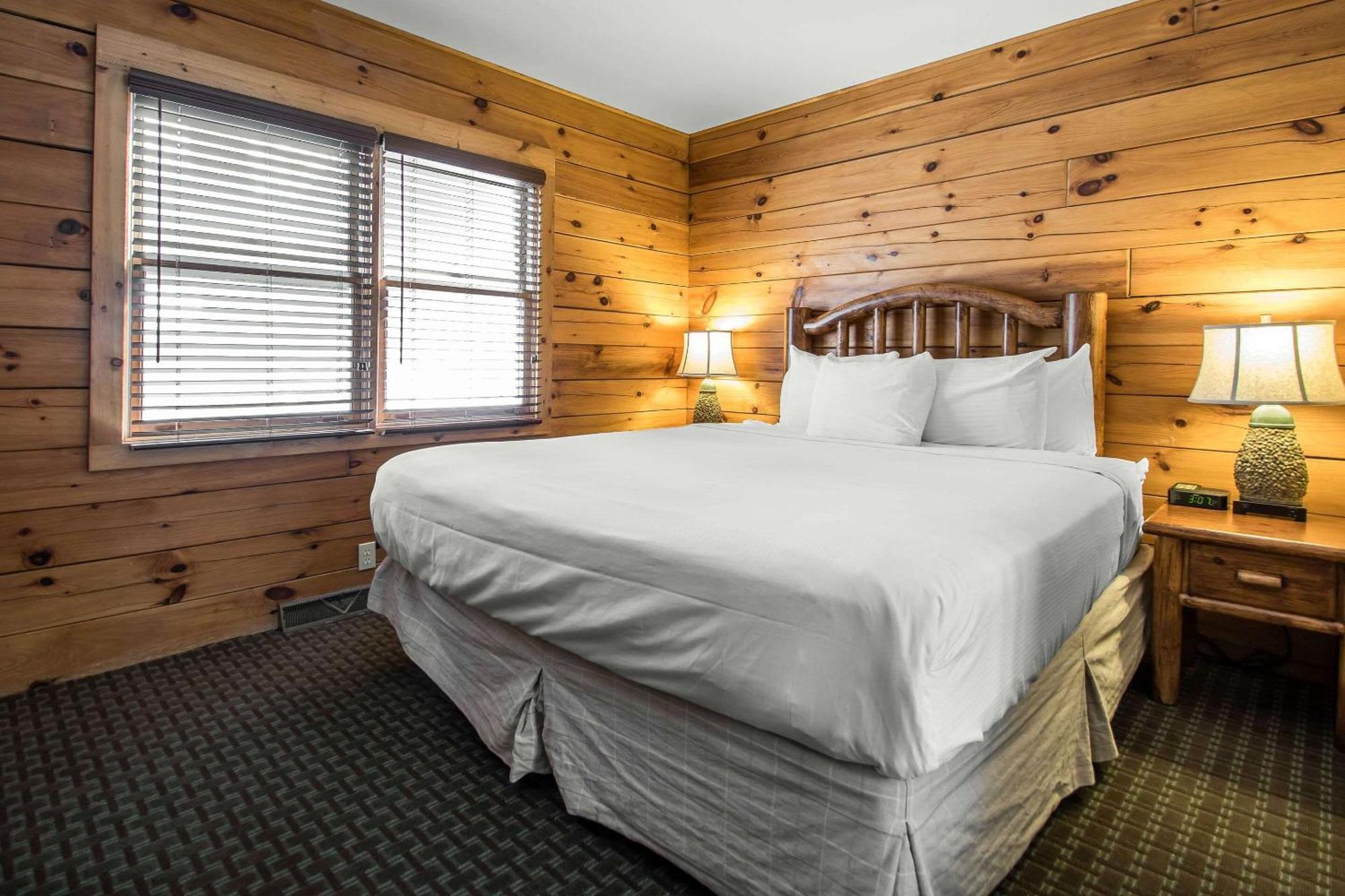 Bluegreen Vacations Christmas Mountain Village, An Ascend Resort Wisconsin Dells Exterior photo