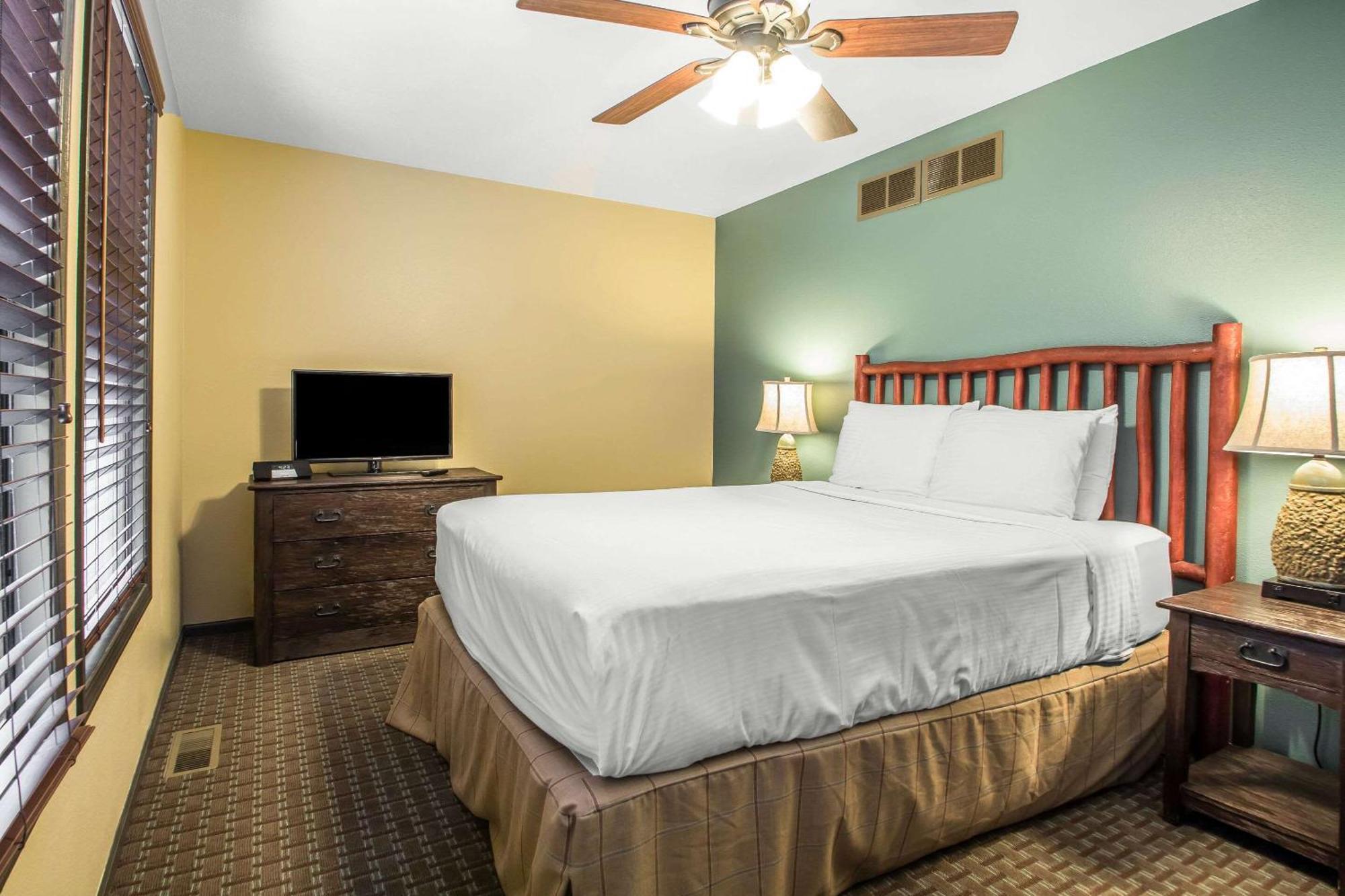 Bluegreen Vacations Christmas Mountain Village, An Ascend Resort Wisconsin Dells Exterior photo