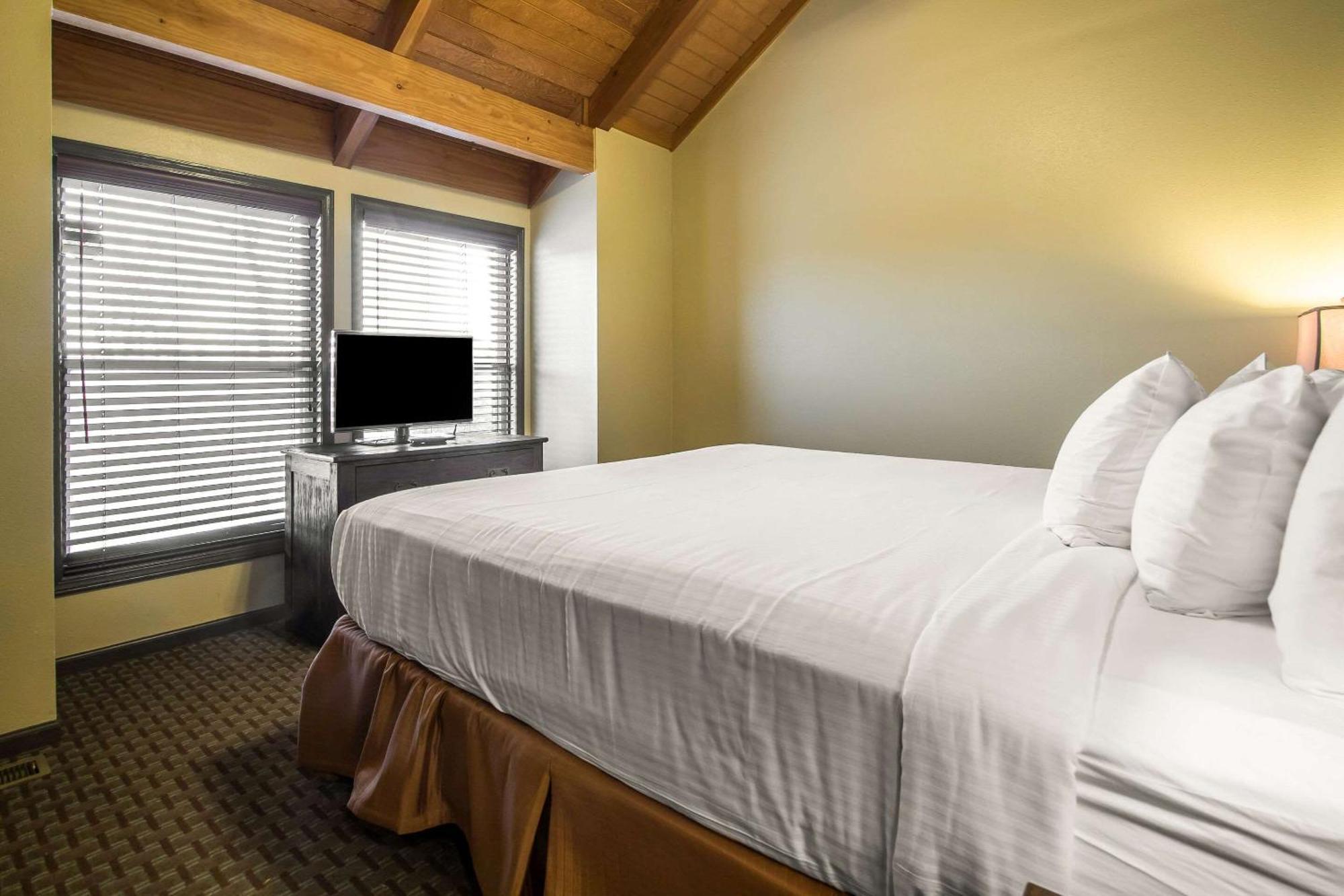 Bluegreen Vacations Christmas Mountain Village, An Ascend Resort Wisconsin Dells Exterior photo
