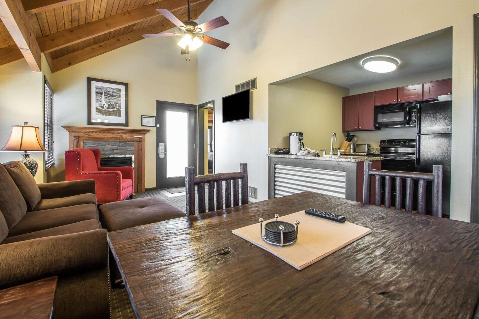 Bluegreen Vacations Christmas Mountain Village, An Ascend Resort Wisconsin Dells Exterior photo