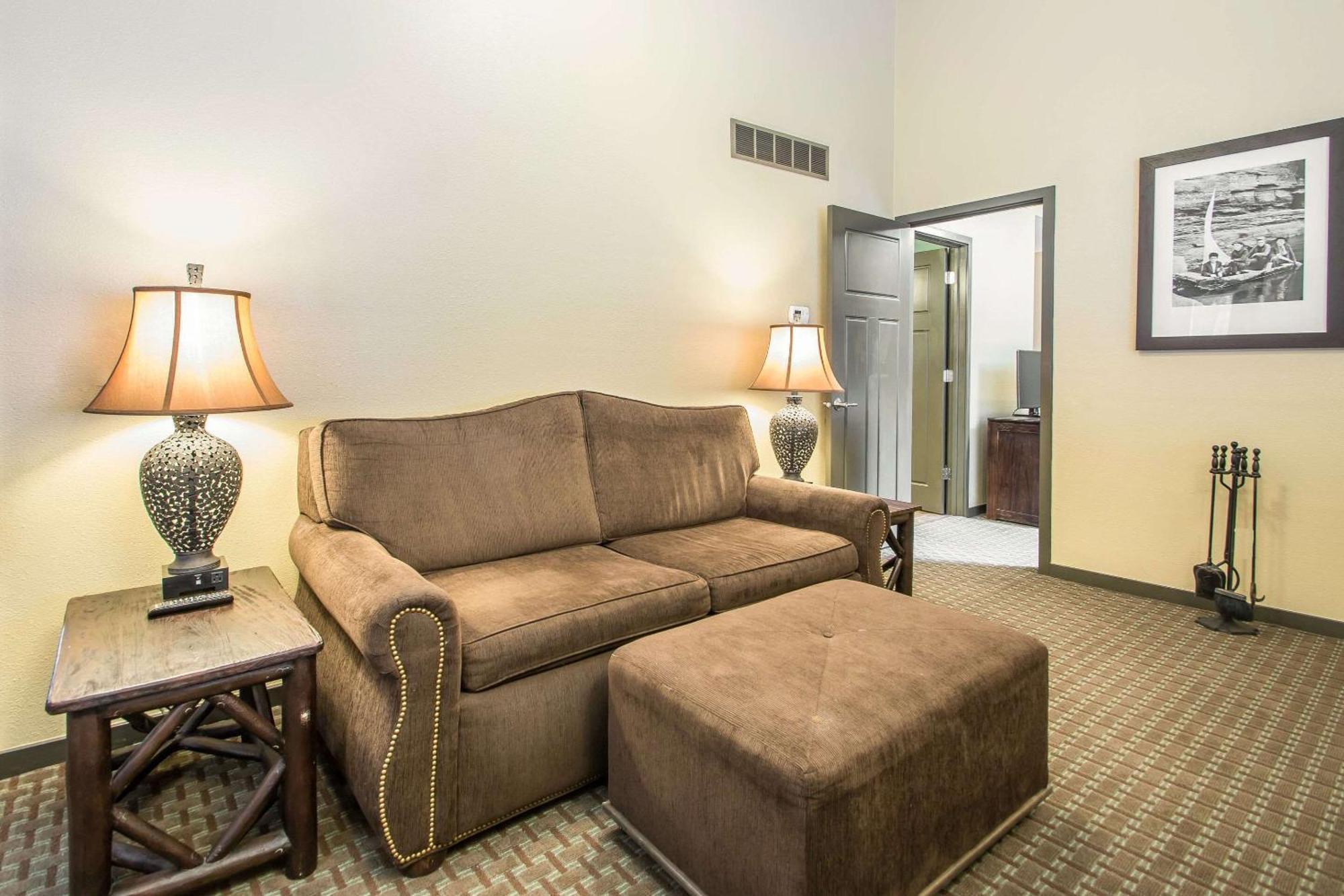 Bluegreen Vacations Christmas Mountain Village, An Ascend Resort Wisconsin Dells Exterior photo