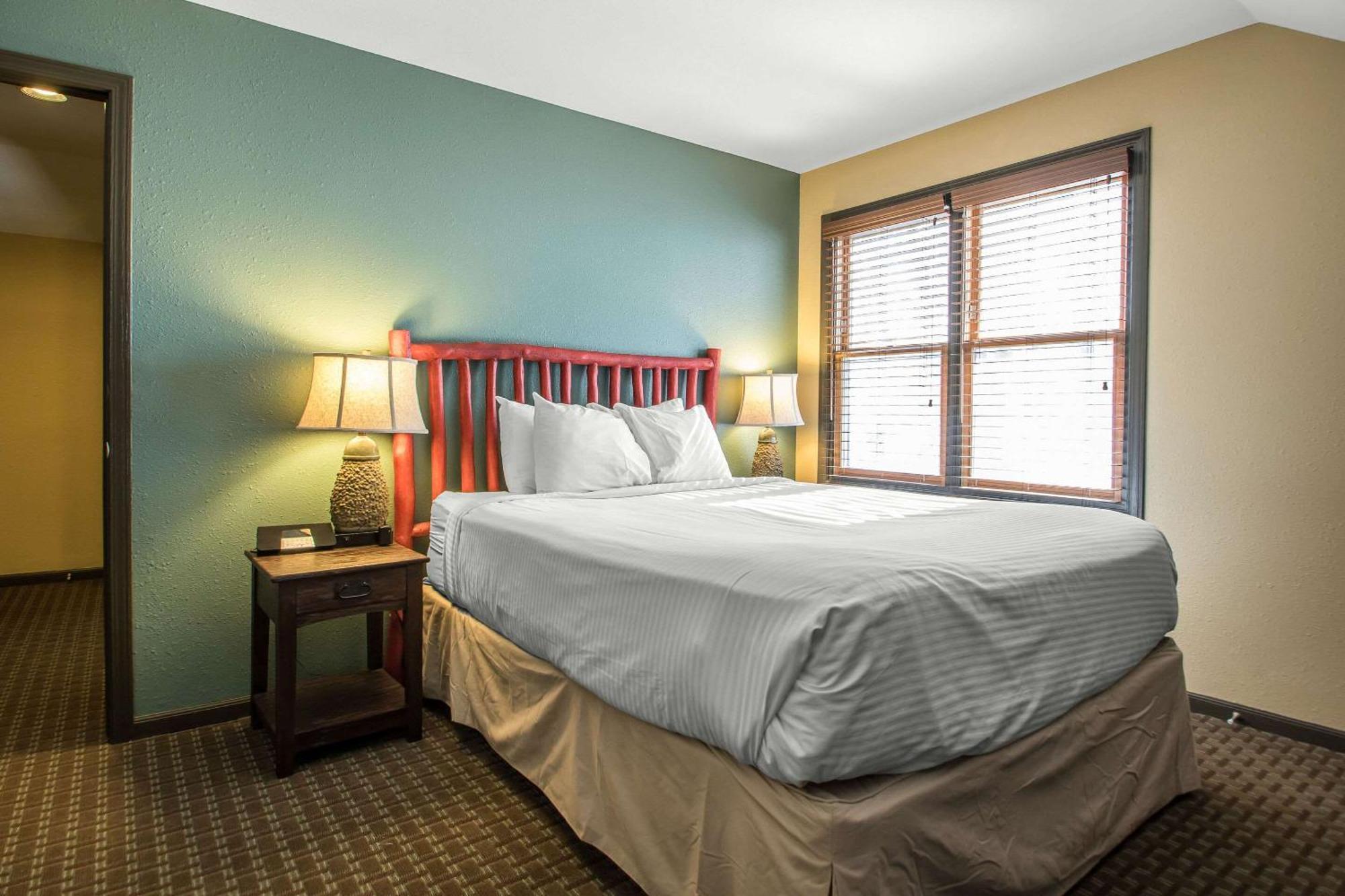 Bluegreen Vacations Christmas Mountain Village, An Ascend Resort Wisconsin Dells Exterior photo