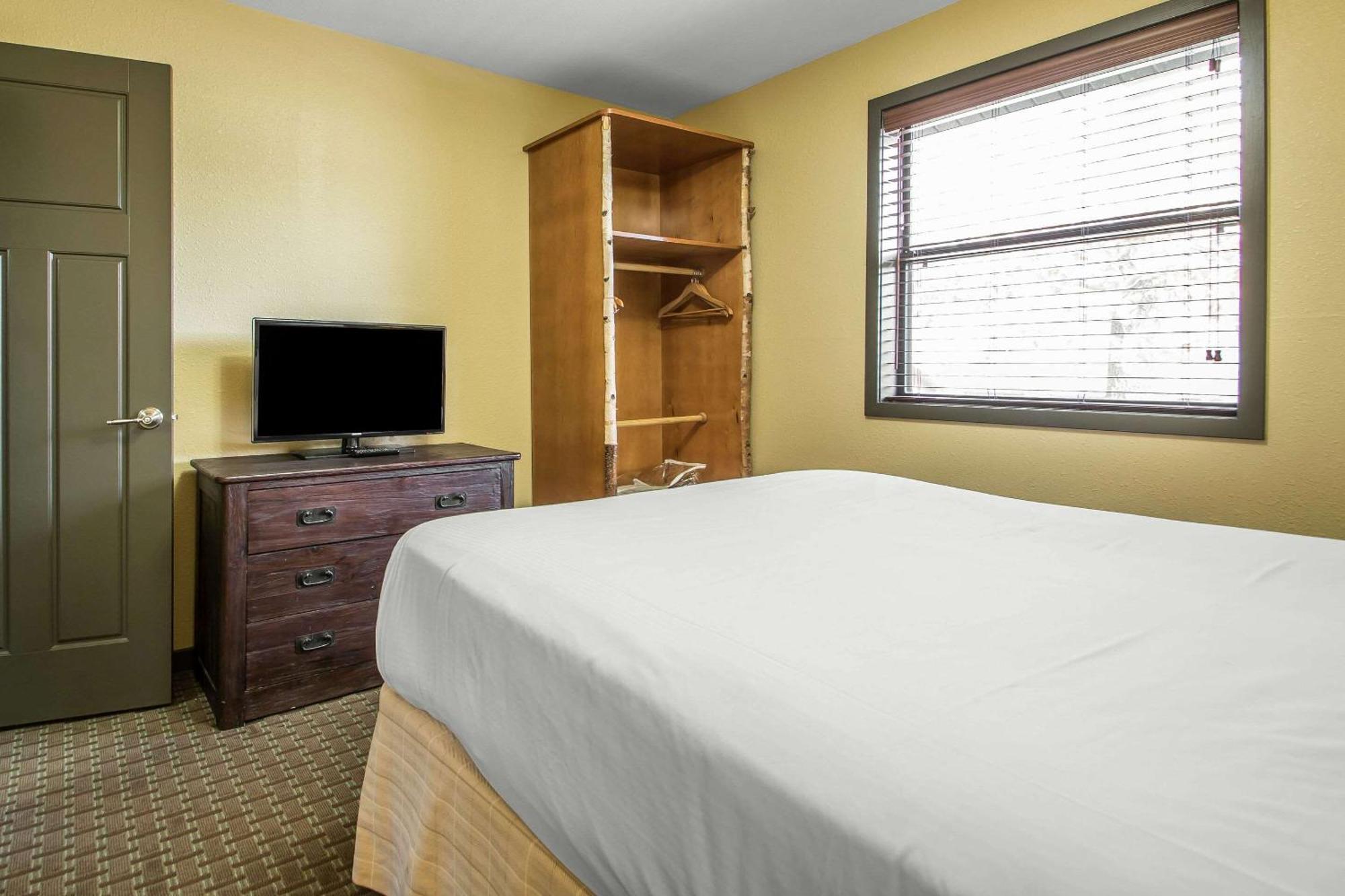 Bluegreen Vacations Christmas Mountain Village, An Ascend Resort Wisconsin Dells Exterior photo