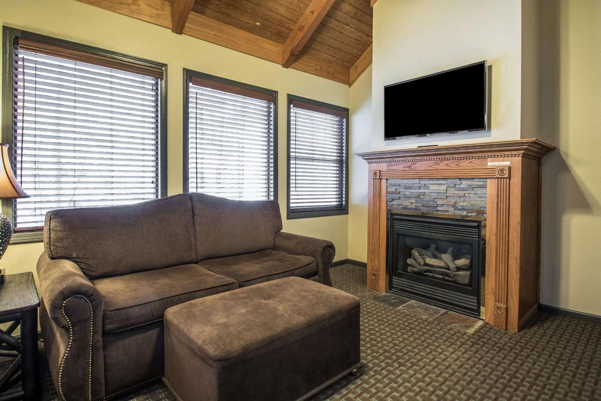 Bluegreen Vacations Christmas Mountain Village, An Ascend Resort Wisconsin Dells Exterior photo